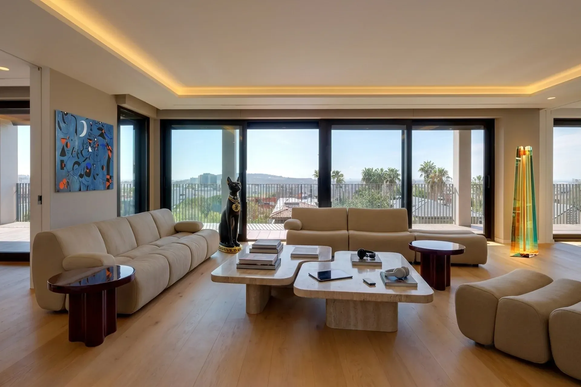Penthouse in prestigious Barcelona neighborhood of Les Corts — Materials and climate